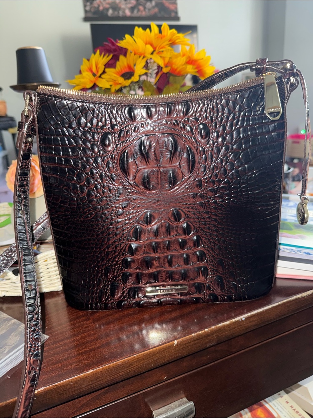 🌻🍁NEW🍁🌻Brahmin Chocolate Croc-Embossed Crossbody